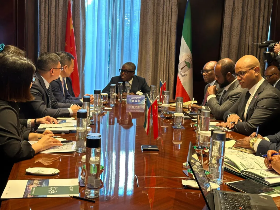 赤道几内亚共和国访华代表与尊龙官网登录人生就是博登录股份深入探讨工业协同生长